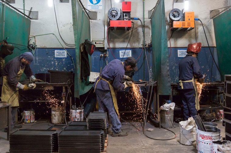 Fábricas de estufas, por ejemplo, podrán volver a funcionar si la autoridad provincial lo permite