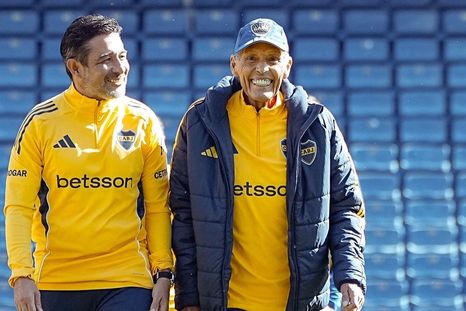 Miguel Ángel Russo, con una sonrisa de oreja a oreja en su vuelta a las prácticas de Boca en la Bombonera. Miguel Ángel Russo, con una sonrisa de oreja a oreja en su vuelta a las prácticas de Boca en la Bombonera.