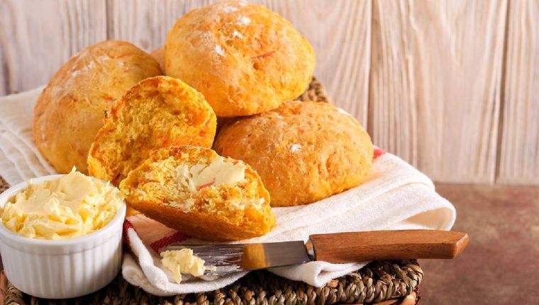 Cómo hacer pancitos de zanahorias rellenos (Shutterstock).