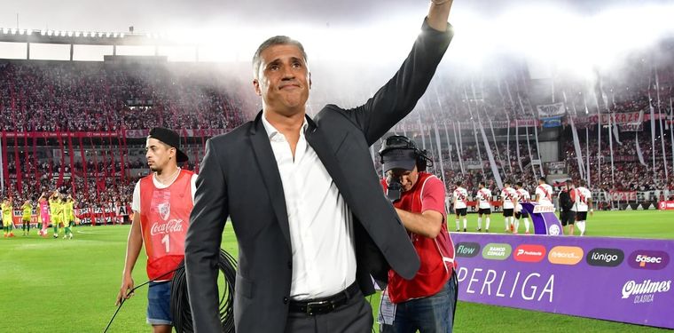 Crespo tiene ganas de dirigir a River pero todavía ni siquiera lo habrían sondeado.