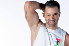 Toni Costa está muy enamorado de su nueva novia Evelyn Beltrán