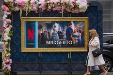 El gigante del streaming, Netflix, expande su imperio con productos físicos de lujo como perfumes y joyas para sus seguidores.