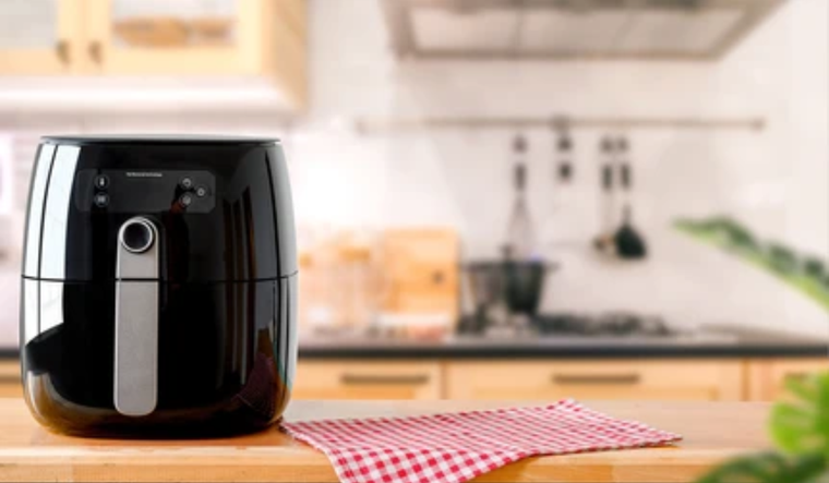 La limpieza frecuente evita humo y olores en cada uso. Foto: Shutterstock La limpieza frecuente evita humo y olores en cada uso. Foto: Shutterstock