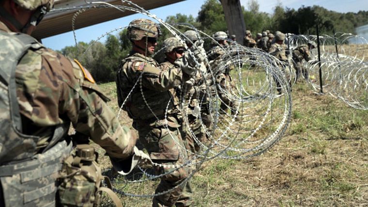 Militares de USA en la frontera con México. Foto: JMoore.