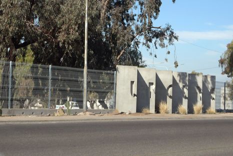 El muro de la UNCuyo. El muro de la UNCuyo.