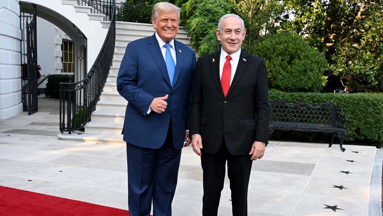 Donald Trump, junto a Benjamín Netanyahu, primer ministro de Israel. Foto Efe Donald Trump, junto a Benjamín Netanyahu, primer ministro de Israel. Foto Efe