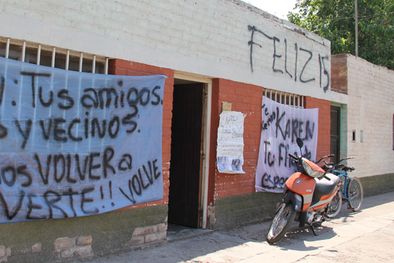 MDZol | El frente de la casa de Karen durante estos últimos días. Foto: Maggie Ojcius/ Mediamza.com