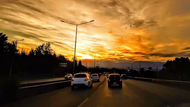 Atardecer en Mendoza, de @manoloro69