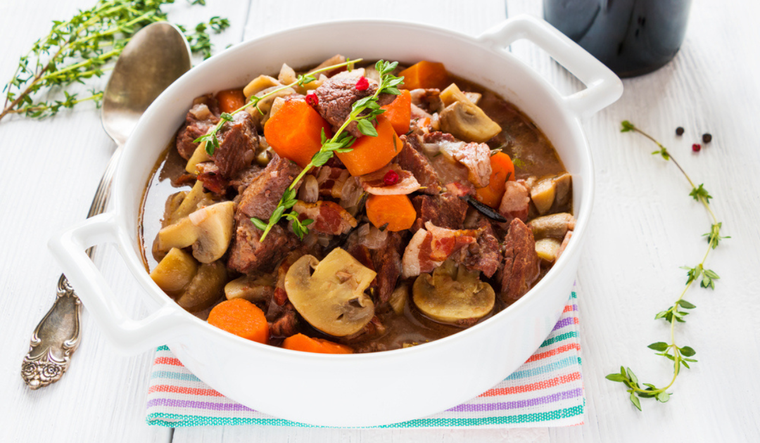 Descubre el sabor de la tradición francesa con el boeuf bourguignon Foto: Shutterstock