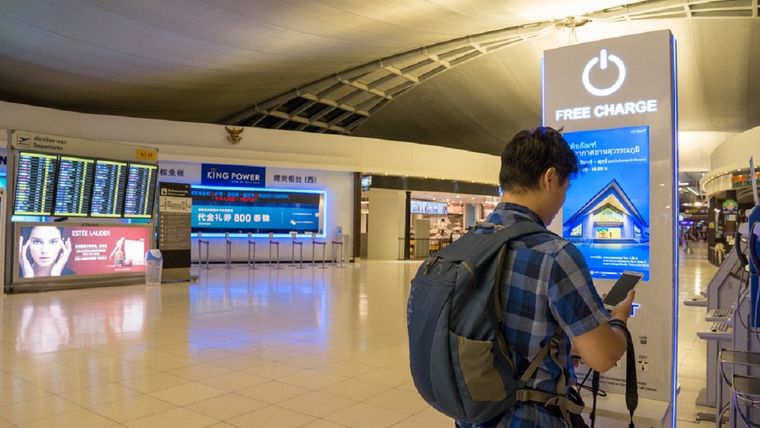 El FBI advirtió sobre el uso de las estaciones de cargas gratuitas de los aeropuertos Foto: Shutterstock