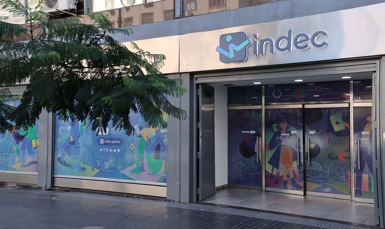 Frente a señales de debilidad en la industria manufacturera y la construcción, la economía argentina busca confirmar si mantuvo el sesgo positivo en el inicio del tercer trimestre. Foto: INDEC.