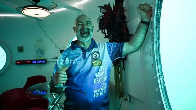 Rudiger Koch sostiene el Record Guinness Mundial por vivir durante más tiempo bajo el agua. Foto: Getty Images