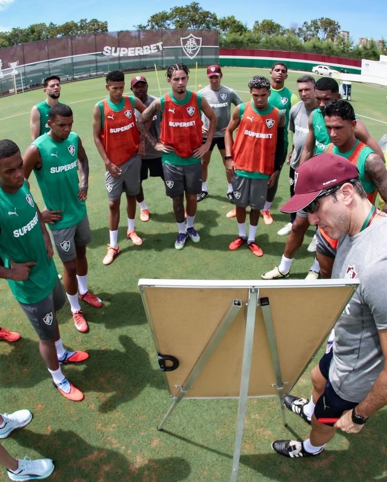 Luis Zubeldía deberá operarse y su continuidad inmediata en Fluminense es incierta. Luis Zubeldía deberá operarse y su continuidad inmediata en Fluminense es incierta.