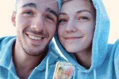 La pareja irradiando felicidad. Parece que el hombre mató a la chica