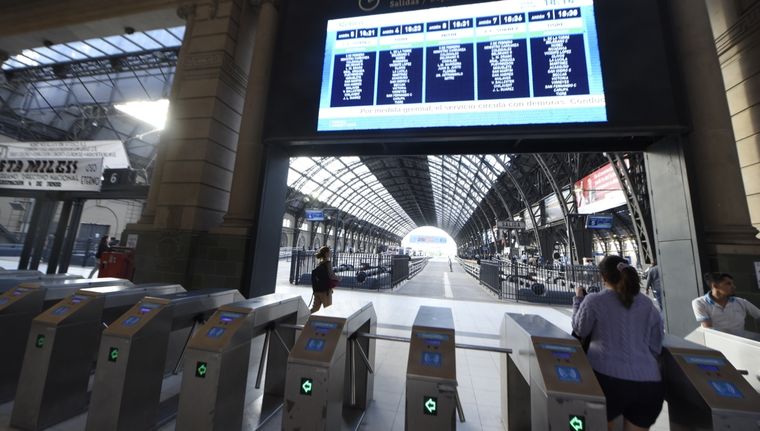 Por segundo día consecutivo, la protesta abarca las líneas Mitre, San Martín, Sarmiento, Urquiza y Belgrano Sur, mientras que el Tren Roca continúa funcionando con normalidad.