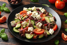 ¡Fresca y mediterránea! receta de ensalada griega.