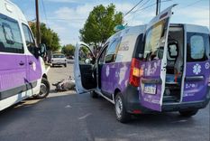 La moto en la que iba la joven fue impactada por la ambulancia y murió en el acto