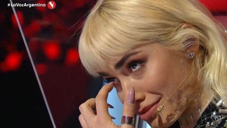 Lali Espósito combina sus looks con el diseño de sus uñas, también en La Voz.