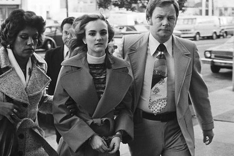 la rocambolesca historia de patty hearst, la rica heredera que fue secuestrada y se unio a la guerrilla de sus captores la rocambolesca historia de patty hearst, la rica heredera que fue secuestrada y se unio a la guerrilla de sus captores