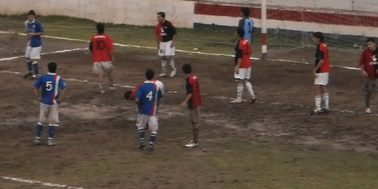 Las canchas no estan en condiciones en San Rafael para un reglamento de medios de comunicación. Las canchas no estan en condiciones en San Rafael para un reglamento de medios de comunicación. 