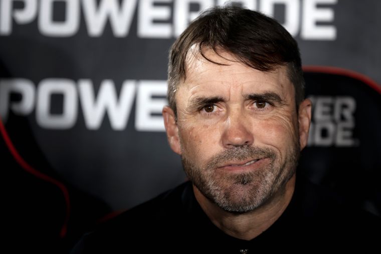 Coudet no se fue conforme con el juego de River pese al triunfo en Río Cuarto. Es por eso que bajó el martillo y tomó una decisió importante.