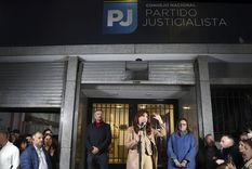 A pesar de los deseos de la ex presidenta, su hijo no podrá disfrutar de la confianza y el apoyo de la mayoría del peronismo kirchnerista. A pesar de los deseos de la ex presidenta, su hijo no podrá disfrutar de la confianza y el apoyo de la mayoría del peronismo kirchnerista.