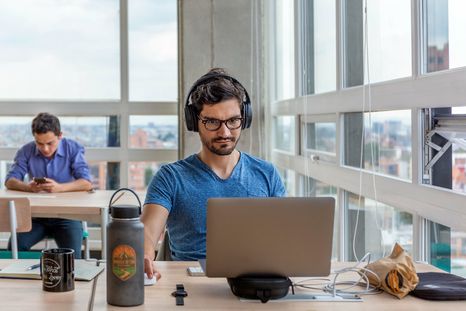 La generación Z no está huyendo del trabajo. Está redefiniendo las reglas. La generación Z no está huyendo del trabajo. Está redefiniendo las reglas.