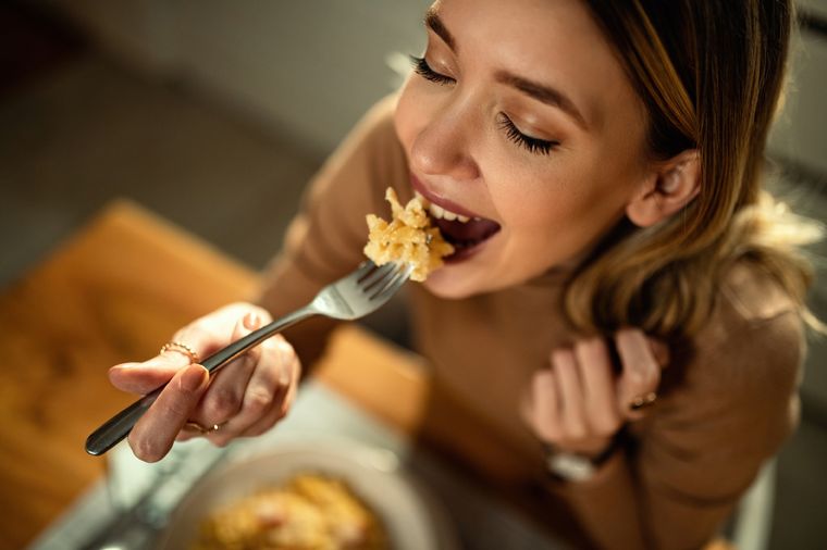Según los expertos, existe una mejor hora para cenar y aumentar el metabolismo Foto: Shutterstock Según los expertos, existe una mejor hora para cenar y aumentar el metabolismo Foto: Shutterstock