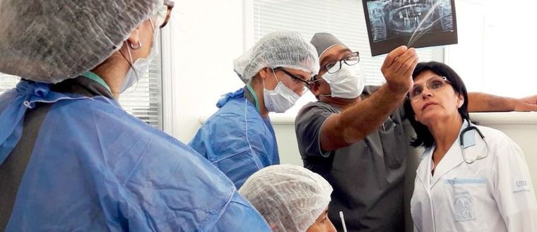 El avance fue posible gracias al trabajo de odontólogos y cardiólogos pertenecientes a la Cátedra de Medicina Interna. 