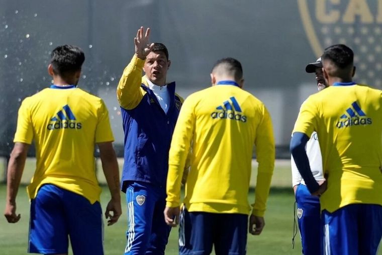 Battaglia habría perdido relación con Riquelme y con varios jugadores importantes de Boca. Foto: Télam