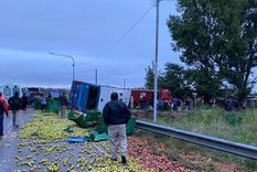 El accidente se cobró la vida del chofer del colectivo y de dos pasajeros Foto: @cmoron10