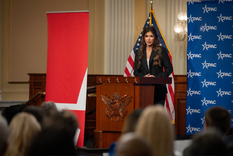 La secretaria de Seguridad Nacional de Donald Trump llega al país para reunirse con Milei y Bullrich.