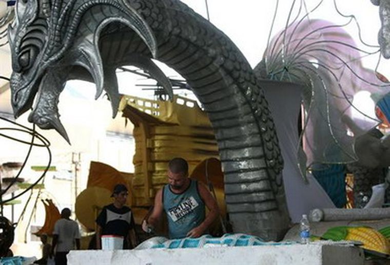 Los preparativos continúan.