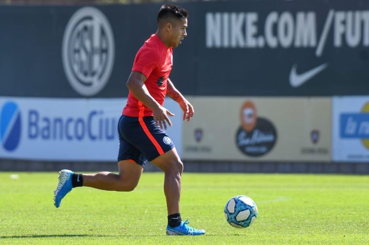 Fernández es delantero de San Lorenzo