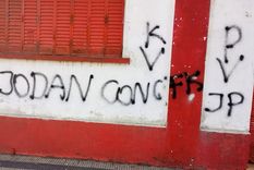 Nuevos ataques de militantes k en apoyo a la ex presidenta condenada, Cristina Kirchner. Nuevos ataques de militantes k en apoyo a la ex presidenta condenada, Cristina Kirchner.