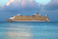 Hace muy pocas semanas zarpó el crucero de Royal Caribbean zarpó desde Miami con destino a más de 60 países, ly ya pasaron mucho hechos sorprendentes Foto: Twitter @erregina