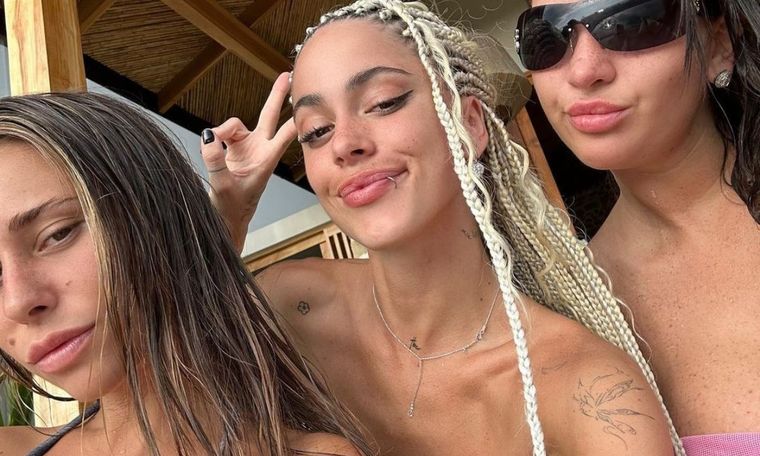 Tini, amigas y verano. Foto: @tinistoessel