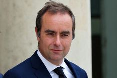 ¿por que renuncio sebastien lecornu como primer ministro de francia tras menos de un mes en el cargo?