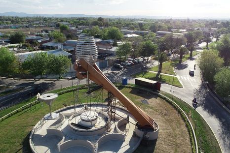 ASí es la escultura que engalana a San Rafael y homenajea al vino. Foto: Gentileza Municipalidad de San Rafael