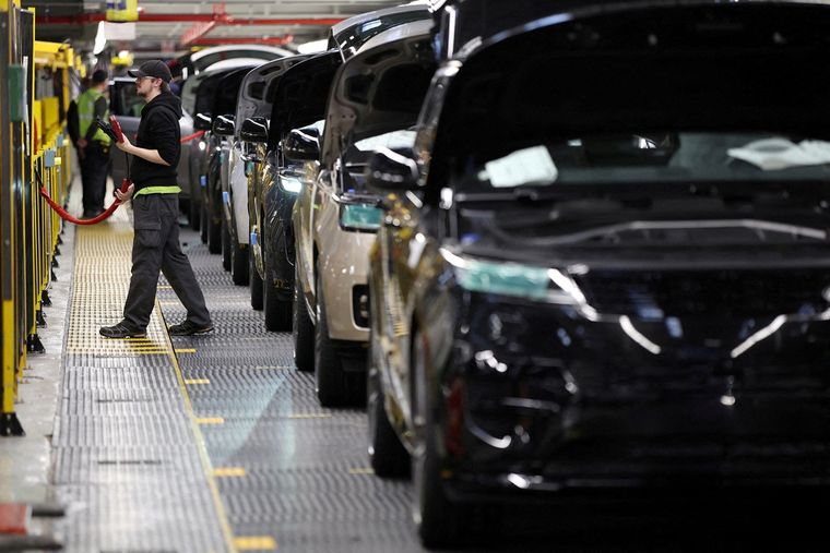 “Estamos trabajando las 24 horas para reiniciar las aplicaciones”, aseguró Jaguar Land Rover tras el ataque. “Estamos trabajando las 24 horas para reiniciar las aplicaciones”, aseguró Jaguar Land Rover tras el ataque.