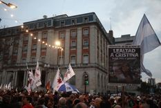 importante movilizacion del pj platense en apoyo a cristina kirchner