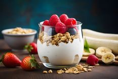 El yogur es una opción fácil de incluir en cualquier rutina matutina. Foto: Archivo