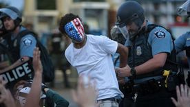 Un código de conducta define las relaciones de la policía de Estados Unidos entre compañeros y también con el público, un síntoma del sistema que ahora está en entredicho. Foto: Getty Images