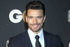 Julián Gil confiesa que sigue llorando la ausencia de su hijo