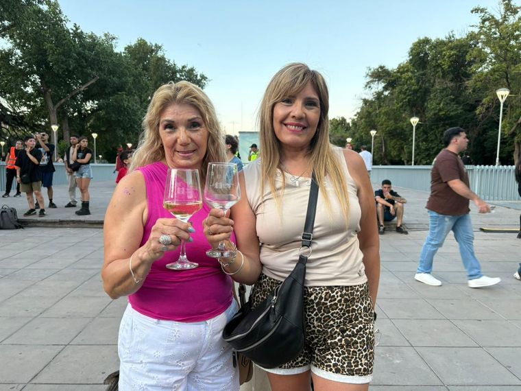 Sonia Lucero y Patrias Villegas, quien vino de Córdoba para el evento. Sonia Lucero y Patrias Villegas, quien vino de Córdoba para el evento.