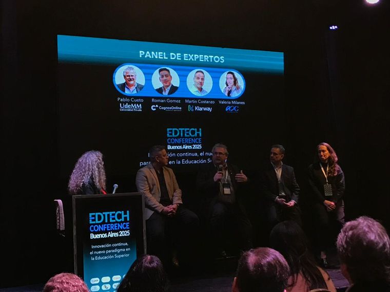 Uno de los paneles de expertos de la EdTech Conference en Buenos Aires. Uno de los paneles de expertos de la EdTech Conference en Buenos Aires.