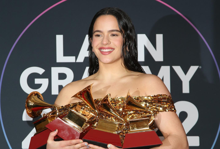 Rosalía tiene 30 años de edad.