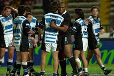 Santiago Phelan y Jonah Lomu, en la semifinal del Mundial de Seven Mar del Plata 2001. Foto: Gentileza Rugby Champagne y UAR