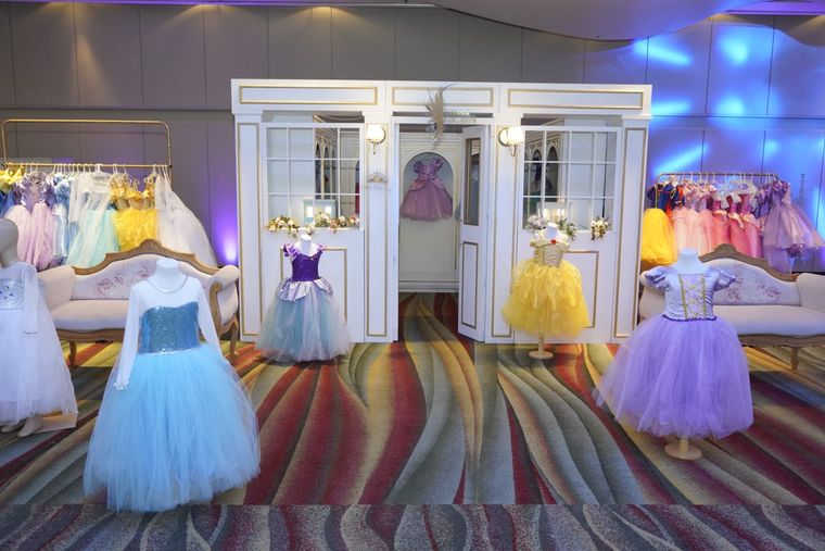 Vestidos diseñados por Carolina Lobo.