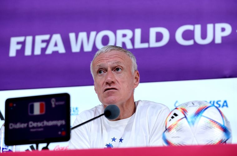 Deschamps se indignó luego de que le preguntaran por una posible vuelta de Benzema para la final. Foto: EFE